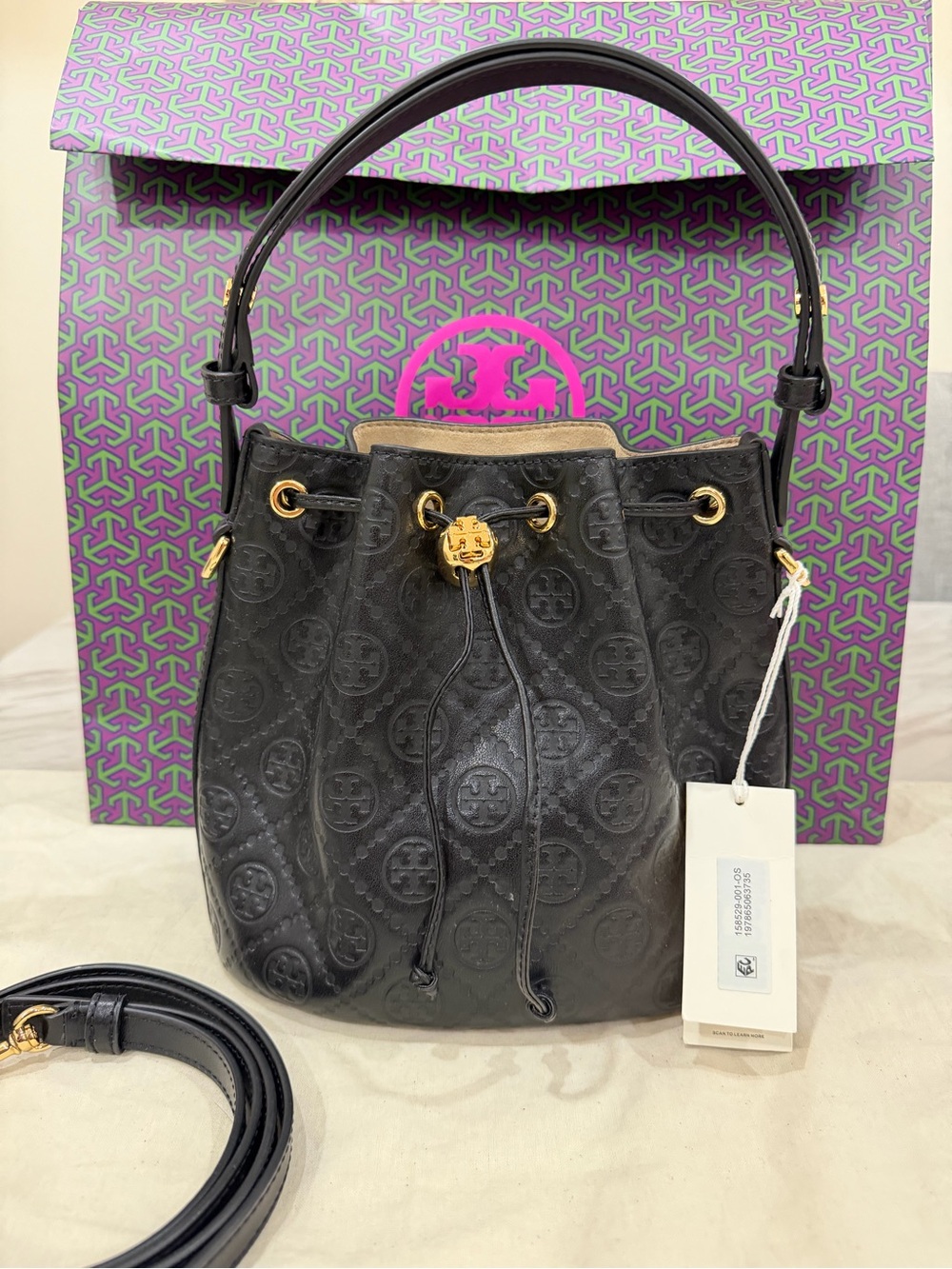 Tory Burch T MONOGRAM BUCKET BAG
NEW WITH TAGS 💖